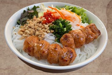 Bún xào nem nướng (Bạc Liêu)